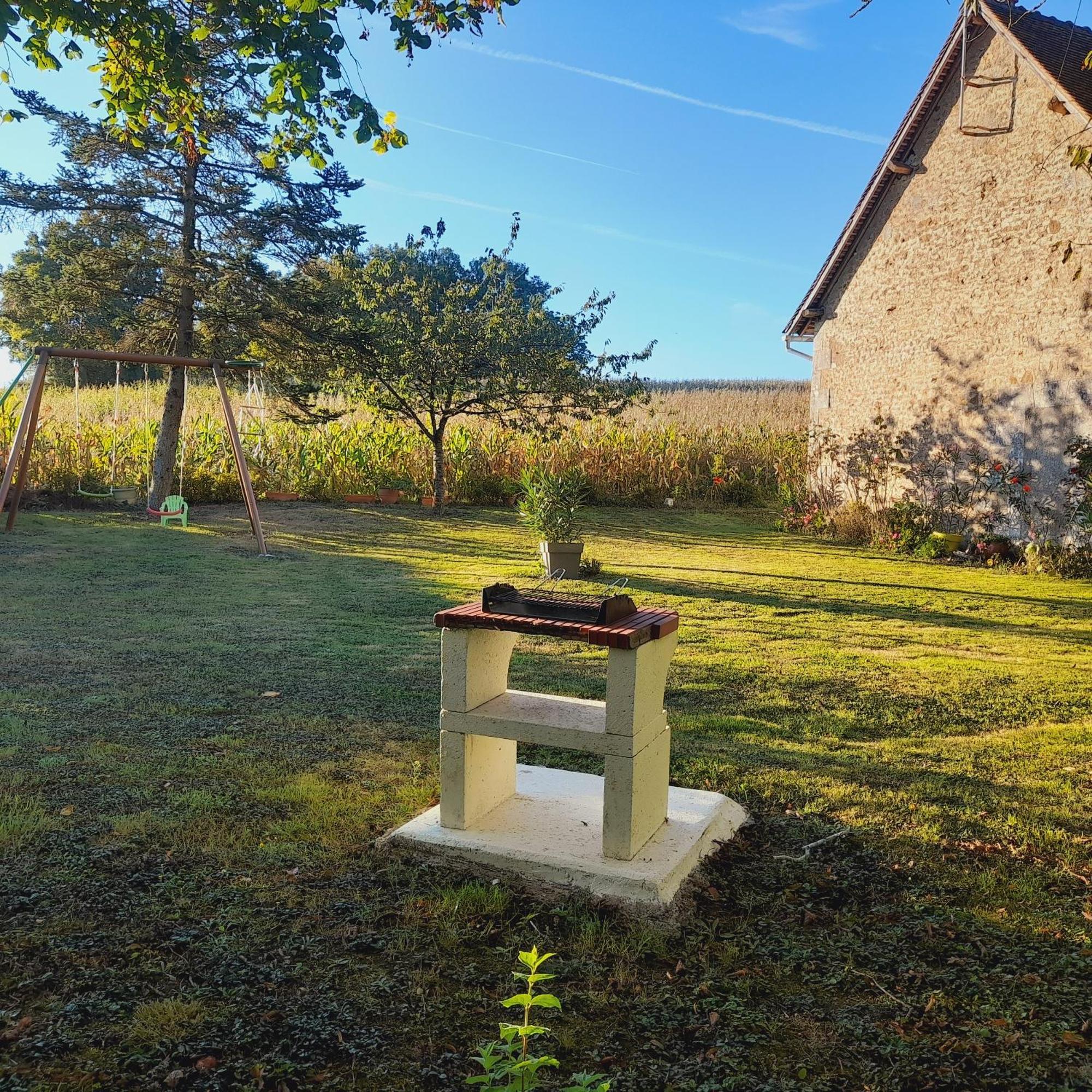 Gite Les Vignes Du Chateau - 4 Personnes Gehee Exterior photo